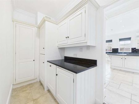 Rosebury Square, Repton, IG8 - Photo 5