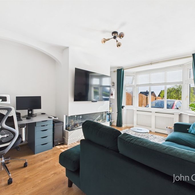 4 bedroom semi-detached to let - Photo 1