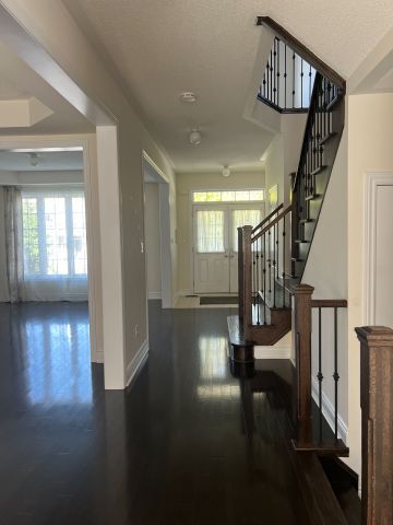 For Lease - 1018 Wilbur Pipher Circle, Newmarket, Ontario - Photo 5