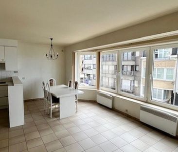 Appartement te huur in De Panne voor € 675 met 2 slaapkamers - Photo 2