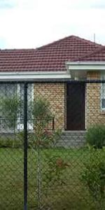 3 Bedrooms in Hillcrest - Photo 4