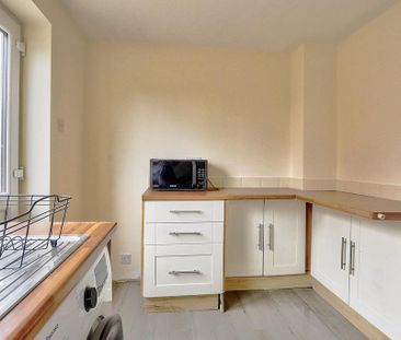 2 bedroom terraced house to rent - Photo 3