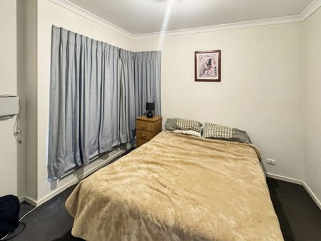 1 Monash Place, Canadian - Photo 4