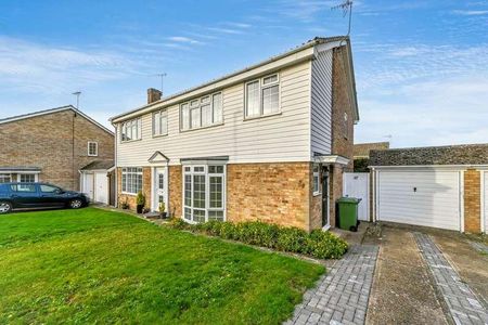 Blenheim Avenue, Faversham, ME13 - Photo 2