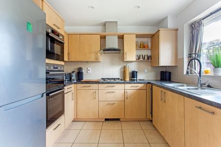 3 bedroom terraced house to rent - Photo 3