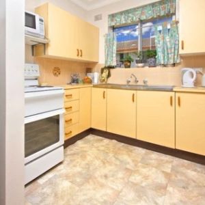 Neat & Tidy Two Bedroom Unit - Photo 2