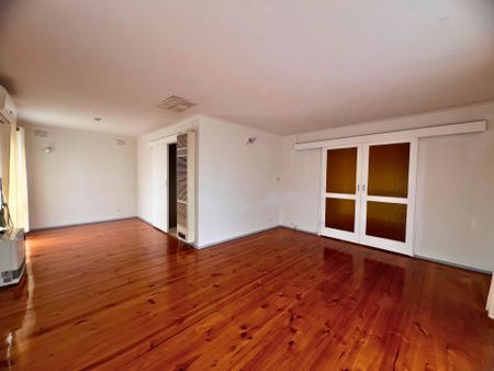 Large Family Home with Everything at Your Doorstep! - Photo 2