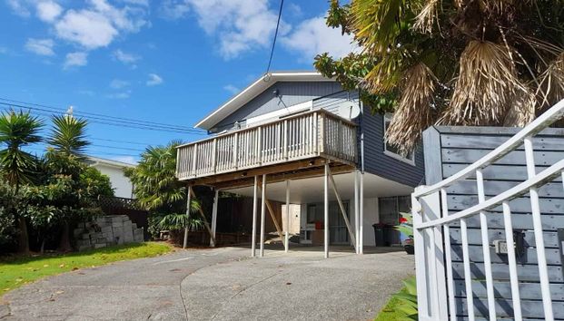 Great views from this 3 Bedroom Home - Photo 1