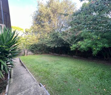 Spacious home in great location - Photo 2