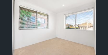 Sun-filled Living - Photo 3