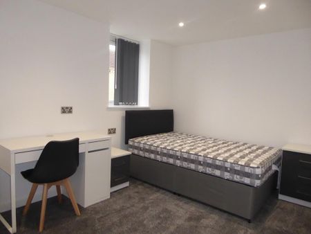 5 bedroom end of terrace house to rent - Photo 4