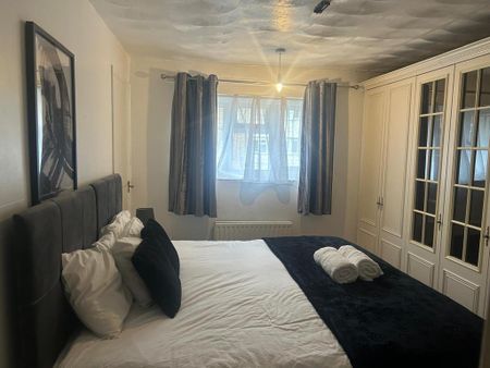 4 bedroom terraced house to rent - Photo 5