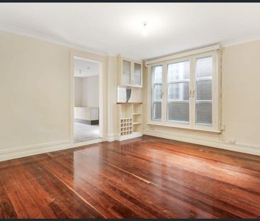 Charming Two-Bedroom Home in the Heart of Marrickville - Photo 1