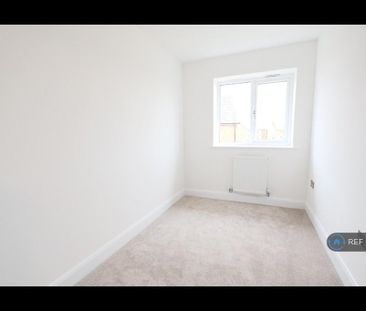 3 bedroom semi-detached house to rent - Photo 6