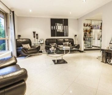 Sophisticated Living - Photo 2