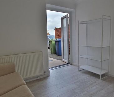1 bedroom property to rent - Photo 4