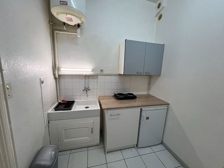 Location Appartement 1 pièce 23m² - Photo 2