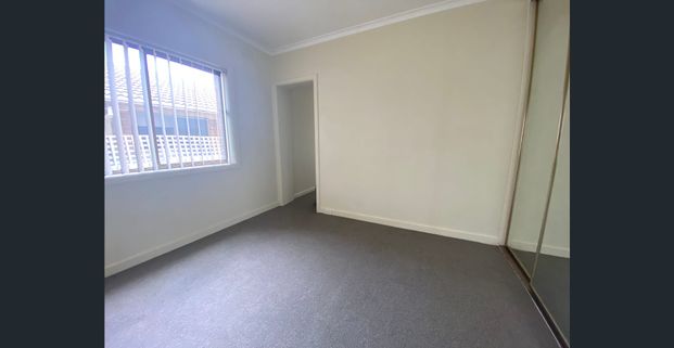 CENTRALLY LOCATED ONE BEDROOM APARTMENT - Photo 1