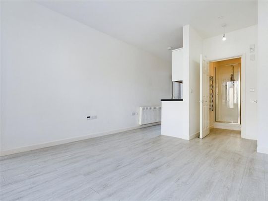 Studio to rent - Photo 1
