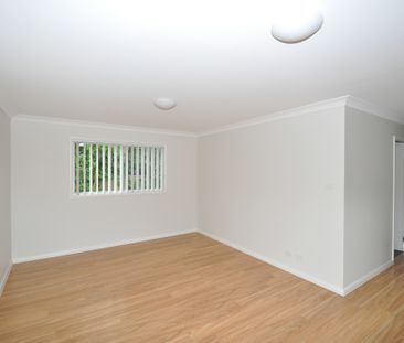 Modern Two-Bedroom Flat with Private Yard - Photo 6