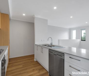 Modern Townhouse Living! - Photo 1