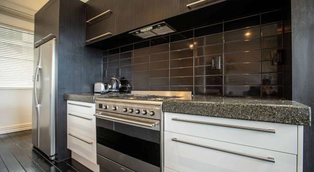 Stylish 1-bedroom apartment - Photo 1