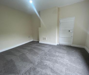 2 bedroom character property to rent - Photo 3