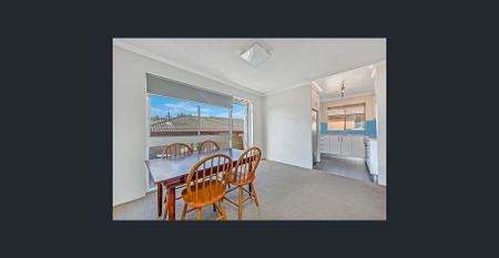 Modern Top Floor, 2 Bedroom Unit with Garage - Photo 3