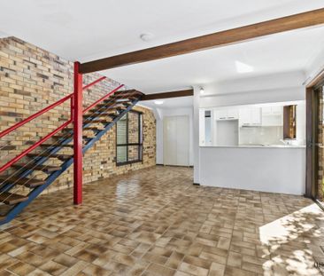 3 Bedroom Duplex on Jefferson Lane - Low-Maintenance Coastal Living - Photo 3