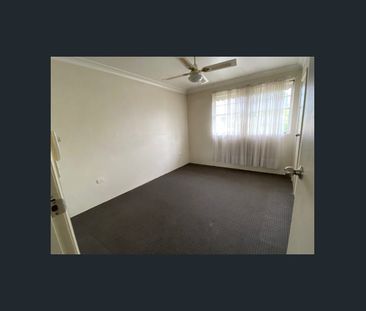 Townhouse in the heart of Windsor - Photo 6