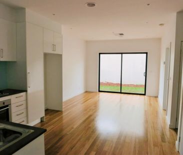 2 Bed, 1 Bath - Photo 2