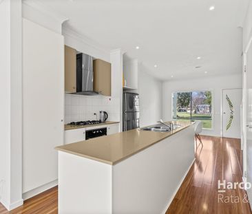 Charming 2-Bedroom Home in Craigieburn - Photo 1