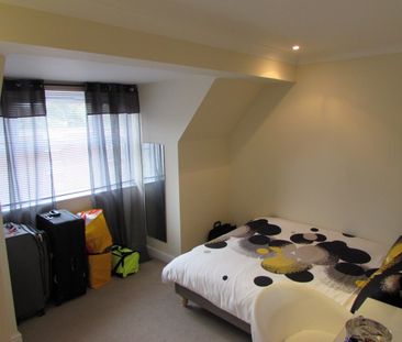 2 Bed Penthouse, Albemarle Road, BR3 - Photo 4