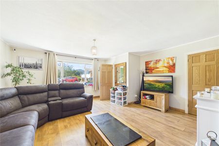 Sandbrooke Walk, Burghfield Common, Reading, Berkshire, RG7 - Photo 2