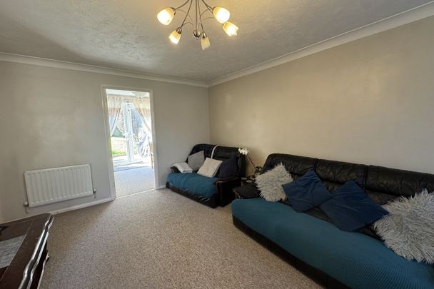 Lyon Close, Maidenbower, Crawley - Photo 1