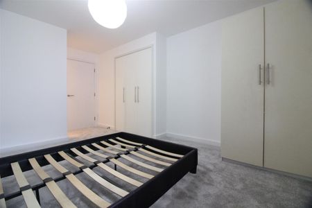 Eden Grove, London - Photo 4