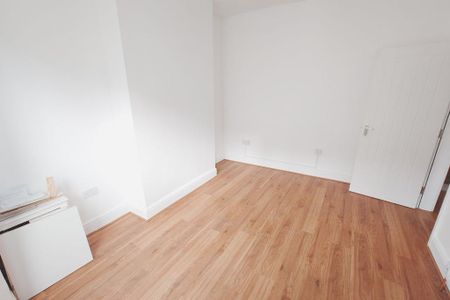 4 bedroom terraced house to rent - Photo 2