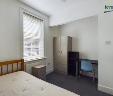 6 bedroom terraced house to rent - Photo 4