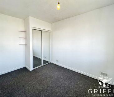 Daniel Close, Chafford Hundred, Grays, RM16 - Photo 1