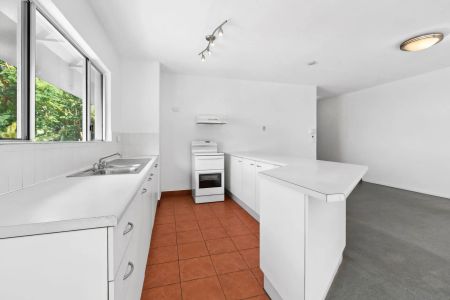 Beachside Bliss, Spacious 2 Bedroom Apartment for Rent on Sims Esplanade, Yorkeys Knob - Photo 5