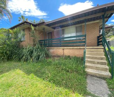 Lovely Home with Perfect Yard for the Kids&excl; - Photo 3