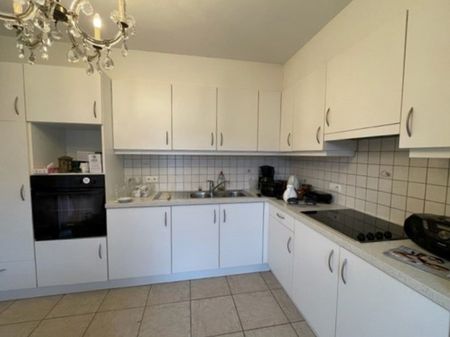 GELIJKVLOERSAPPARTEMENT MET TERRAS EN GARAGE IN HET CENTRUM VAN TIELT. - Photo 5