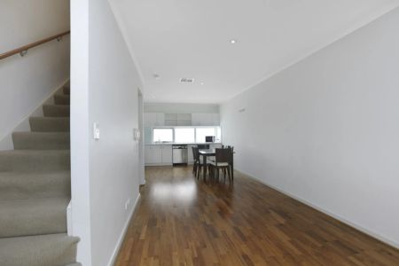 Contemporary Furnished townhouse in the heart of Adelaide CBD - Photo 4