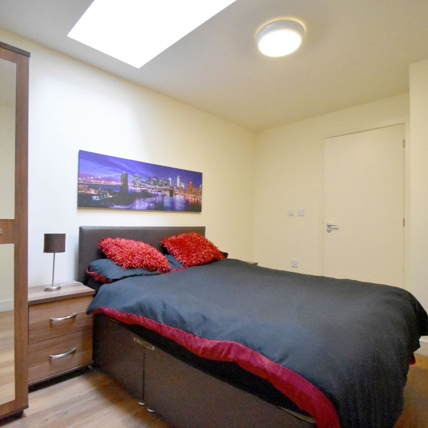 ONE BEDROOM FURNISHED APARTMENT LOCATED IN THE SPINNING HOUSE ON THE SECOND FLOOR. UNFURNISHED APARTMENT WITH A MODERN KITCHEN AND EN-SUITE. CALL TUDOR SALES & LETTINGS TO ARRANGE A VIEWING. - Photo 1