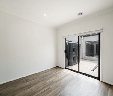 Modern 3-Bedroom Home in the Heart of Thornhill Park - Photo 2