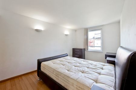 3 Bed Flat, Westferry Road, E14 - Photo 2