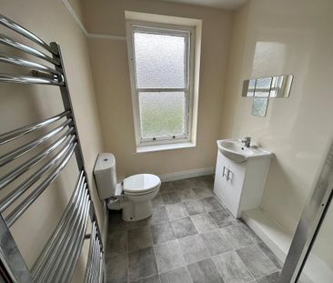 3 bedroom flat to rent - Photo 6