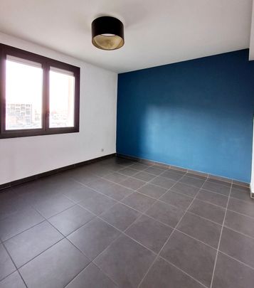 Appartement 3 pièces 73m2 MARSEILLE 8EME 1 016 euros - Photo 1