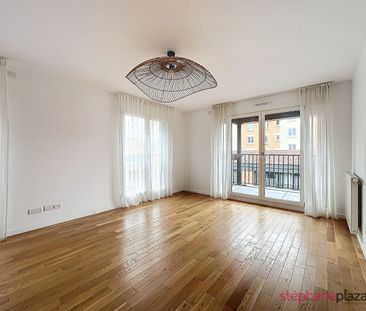 À PUTEAUX À louer Appartement 4 pièces 84 m2 Loyer 2 500,00 €/mois charges comprises * - Photo 1