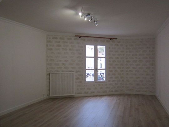 Location Appartement 4 pièces 117m² FONTENAY LE COMTE 85200 - Photo 1